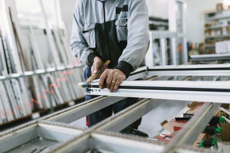 <p>Entreprise de Menuiserie, Trun</p>